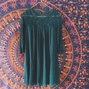 Forest green lace dress ✨